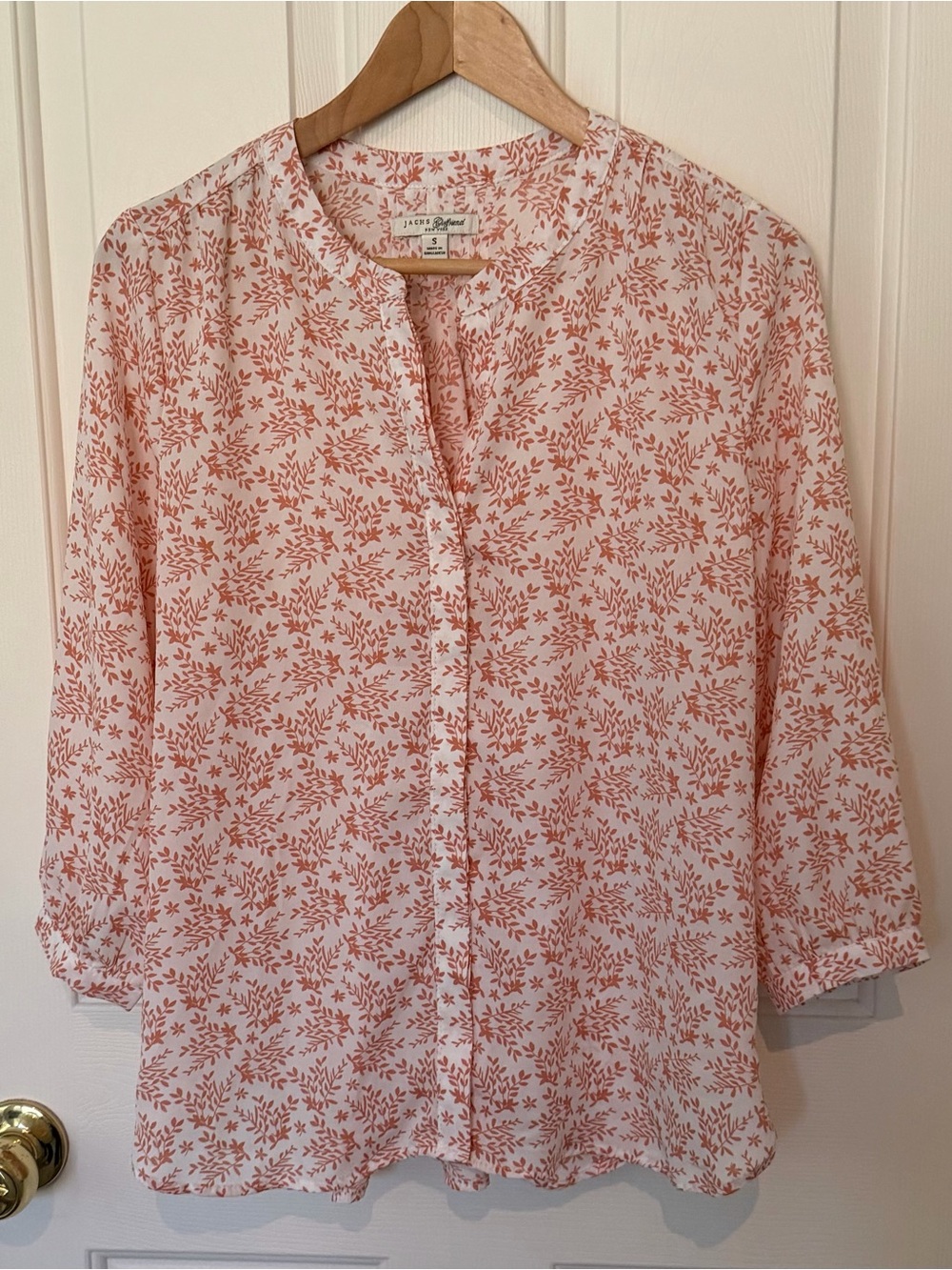 JACHS Girlfriend Pink and White Floral Split-Neck Blouse